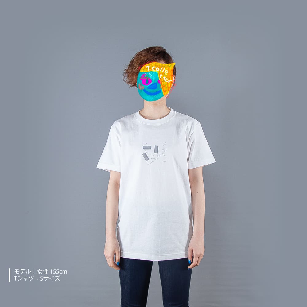 ホチキスTシャツ女性モデル正面