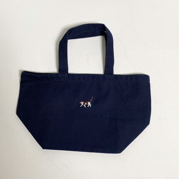 歩く猫刺繍
