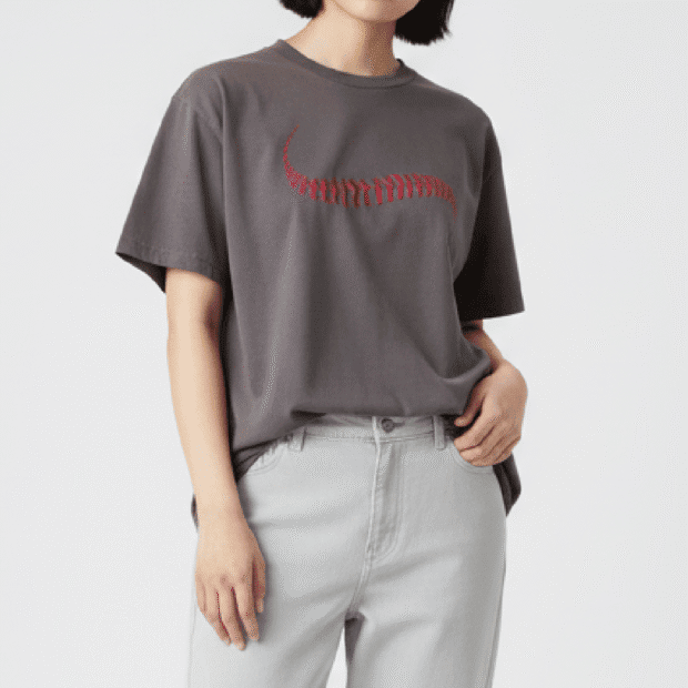 野球ボールの刺しゅうTシャツ ユニセックスS~XLサイズ